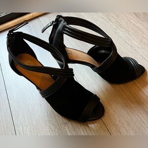 Joe's Jeans Black Peep Toe Heels Size 8.5 Leather & Suede Back Tassel Zipper
